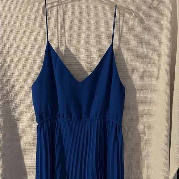 Elegant Spaghetti Strap Blue Pleated Midi Dress- Tall - Picture 4 of 7